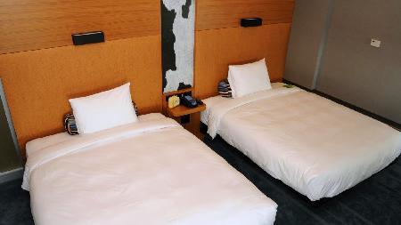Aloft Montreal Airport Hotel 3*